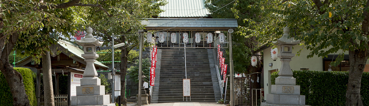 写真大津諏訪神社の境内から社殿