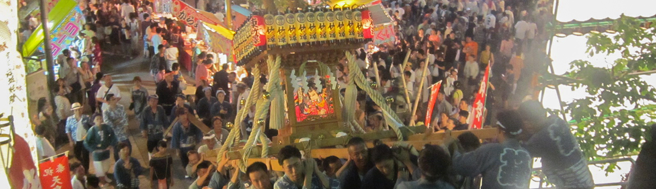 写真大津諏訪神社の境内から社殿