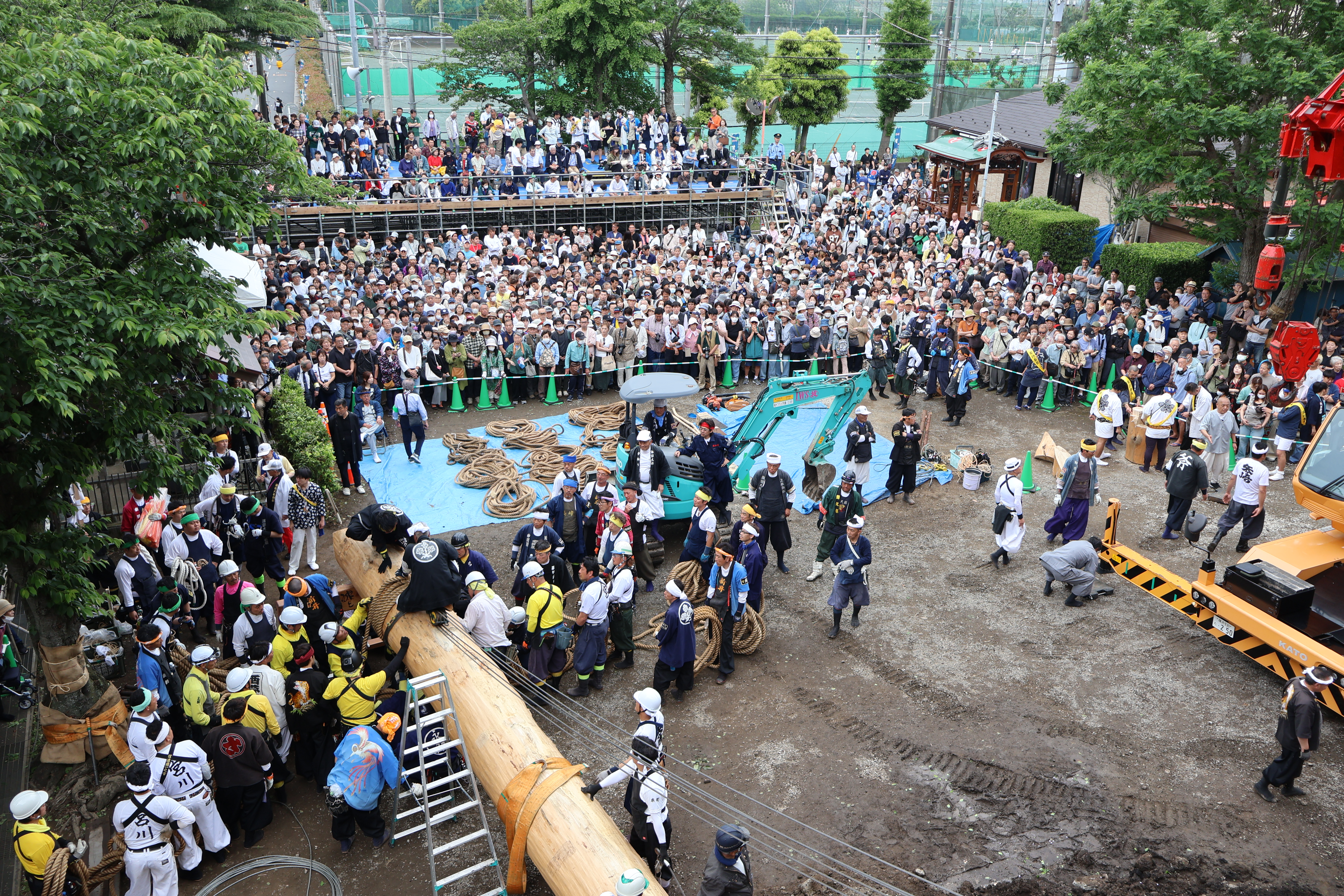 御柱祭　建御柱